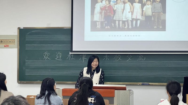 在纪录片拍摄过程中，团队协作至关重要。以下是一些团队协作与分工的建议：